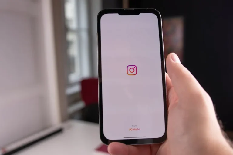 How to Change Instagram Story Background Color